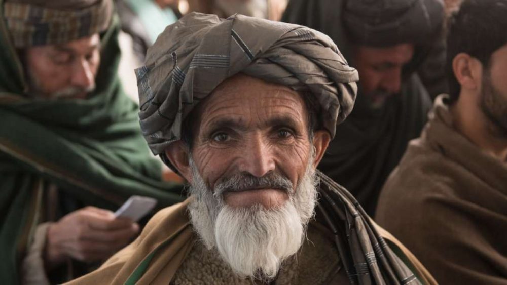 Volver a tener un hogar: Desplazados afganos reciben asistencia para construir casas