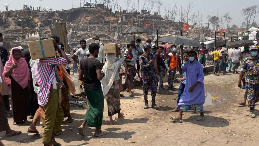 Bangladesh: Un incendio masivo dejó sin alojamiento a 45 mil personas rohingyas refugiadas