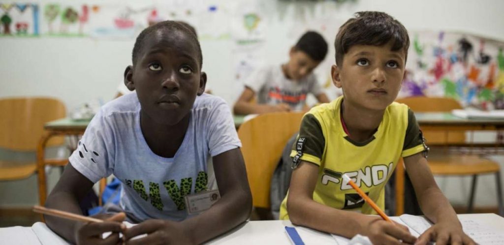 ACNUR insta a los estados europeos a que impulsen la educación para la niñez refugiada y migrante
