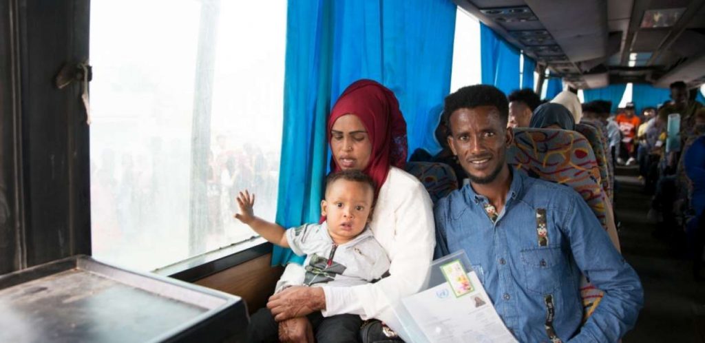 ACNUR hace una nueva evacuación de refugiados de Libia a Italia, mientras continúan los combates en Trípoli