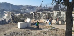 ACNUR ofrece apoyo tras el incendio en centro de acogida para solicitantes de asilo en Moria