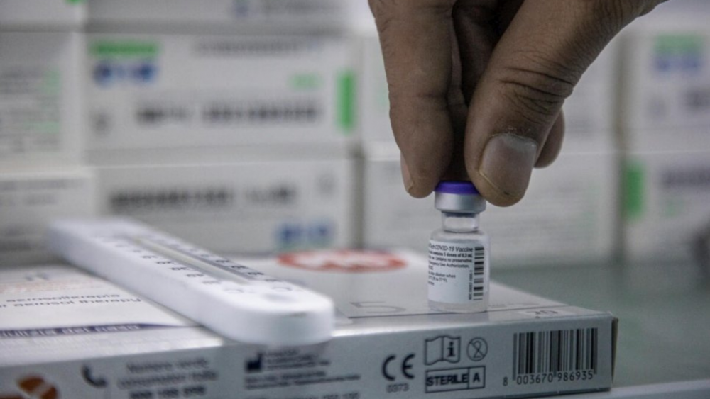 Vacunas de COVID-19 en un centro de almacenamiento y refrigeración Foto: © ACNUR/José Cendon