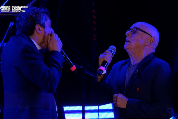 Juan Carlos Baglietto junto a Franco Luciani en el Concierto con los Refugiados 2024