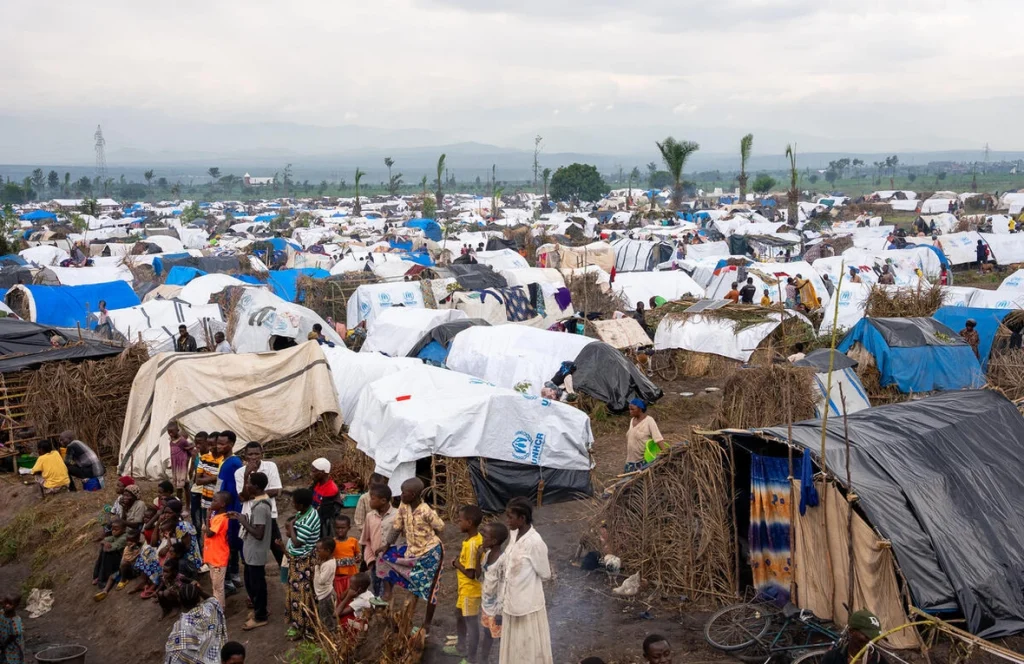 Decenas de miles de personas refugiadas congoleñas han huido a Burundi en los últimos meses, lo que ha supuesto una enorme presión para los recursos humanitarios. © ACNUR/Arnold Temple