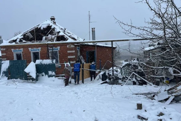 Millones de personas desplazadas ucranianas han soportado un invierno brutal, sumado al bombardeo incesante de viviendas, infraestructuras energéticas y otros servicios. © ONG Proliska